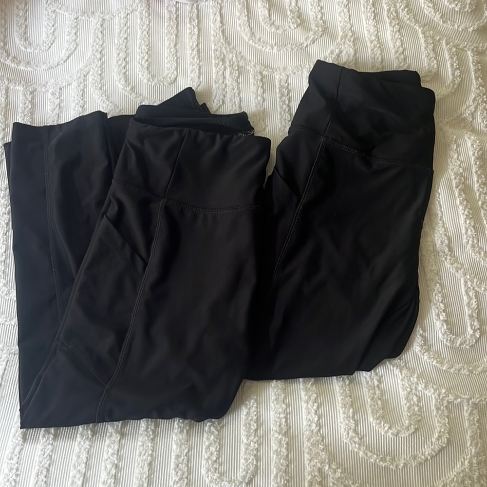 TWO VOGO Athletica Crop Leggings